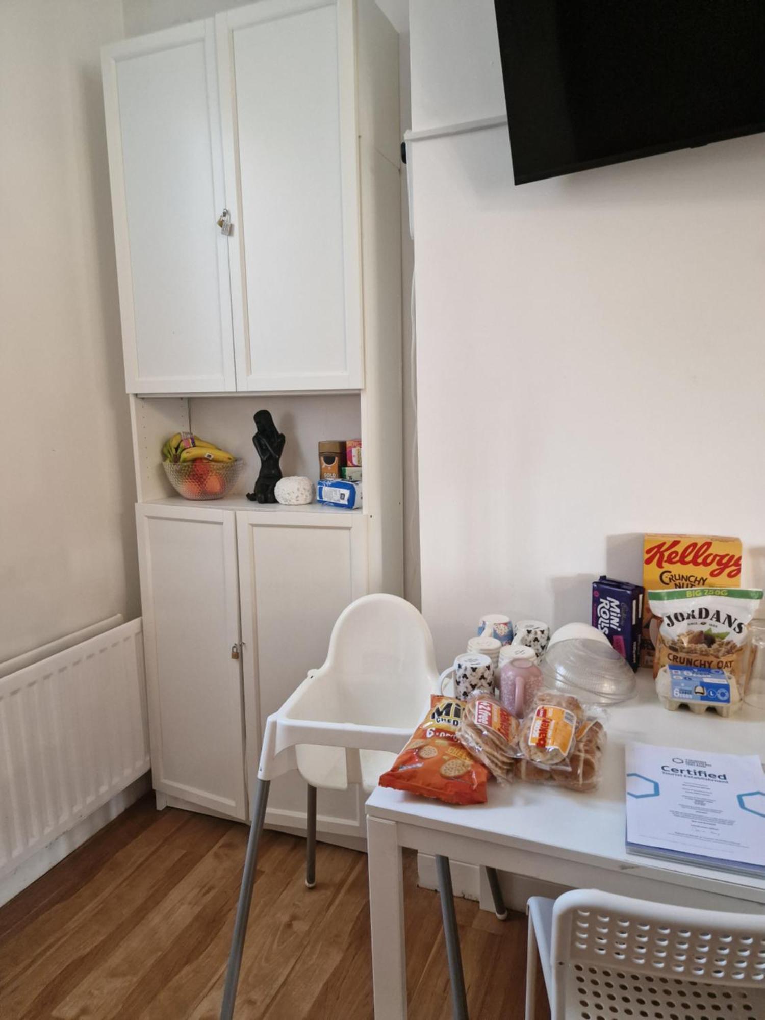 Aunty Katie'S House, Ni Tourist Board Certified & Located On The Main Oldpark Road To Belfast, With Free Continental Breakfast & Free Ultra Fast Sky Internet, Free Sky Sports & Free Sky Cinema, Self-Check In After 10Pm Gmt Vandrarhem Exteriör bild