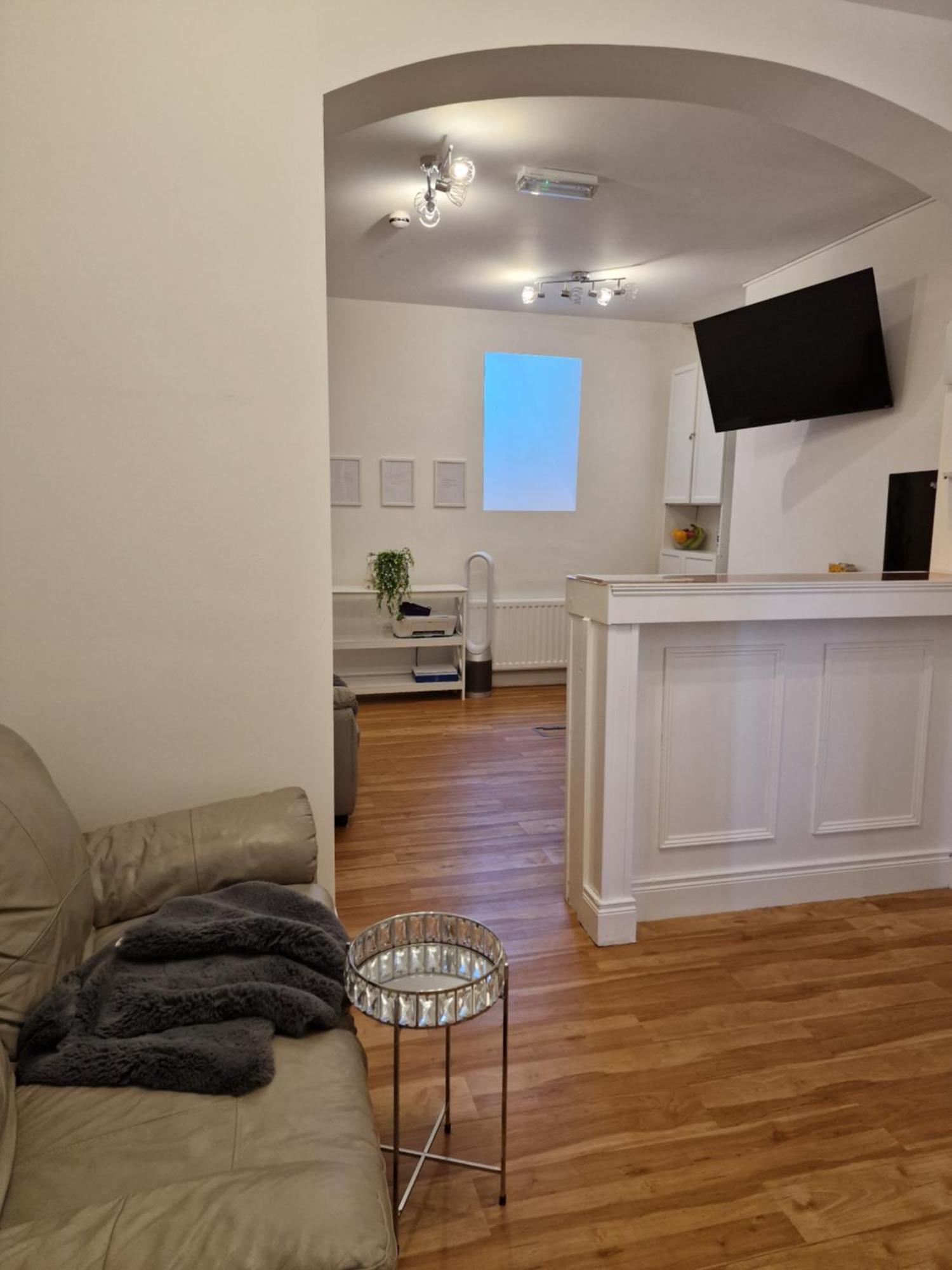 Aunty Katie'S House, Ni Tourist Board Certified & Located On The Main Oldpark Road To Belfast, With Free Continental Breakfast & Free Ultra Fast Sky Internet, Free Sky Sports & Free Sky Cinema, Self-Check In After 10Pm Gmt Vandrarhem Exteriör bild