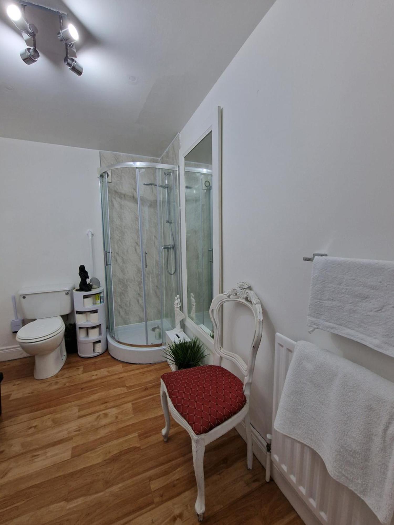 Aunty Katie'S House, Ni Tourist Board Certified & Located On The Main Oldpark Road To Belfast, With Free Continental Breakfast & Free Ultra Fast Sky Internet, Free Sky Sports & Free Sky Cinema, Self-Check In After 10Pm Gmt Vandrarhem Exteriör bild