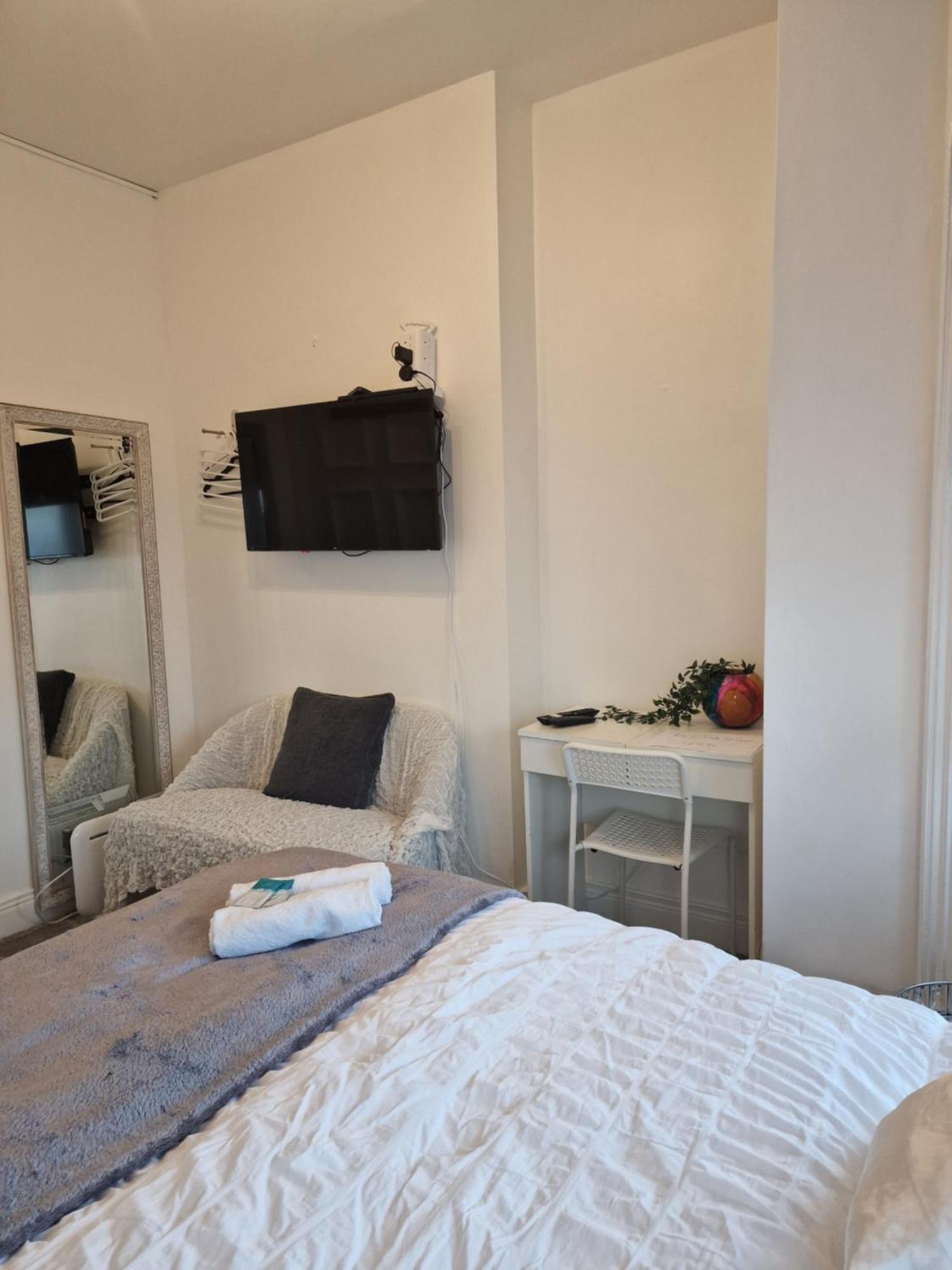 Aunty Katie'S House, Ni Tourist Board Certified & Located On The Main Oldpark Road To Belfast, With Free Continental Breakfast & Free Ultra Fast Sky Internet, Free Sky Sports & Free Sky Cinema, Self-Check In After 10Pm Gmt Vandrarhem Exteriör bild
