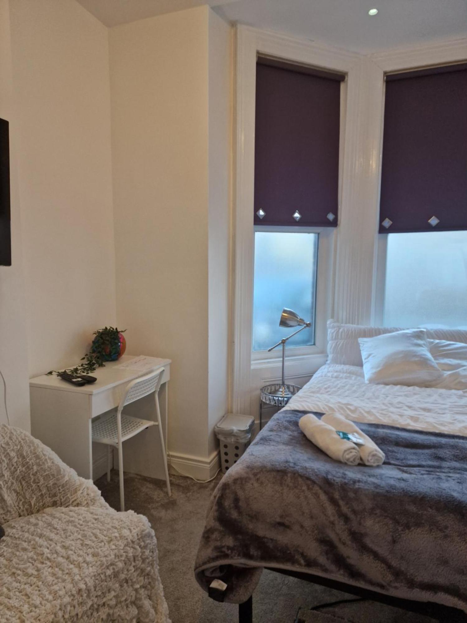 Aunty Katie'S House, Ni Tourist Board Certified & Located On The Main Oldpark Road To Belfast, With Free Continental Breakfast & Free Ultra Fast Sky Internet, Free Sky Sports & Free Sky Cinema, Self-Check In After 10Pm Gmt Vandrarhem Exteriör bild
