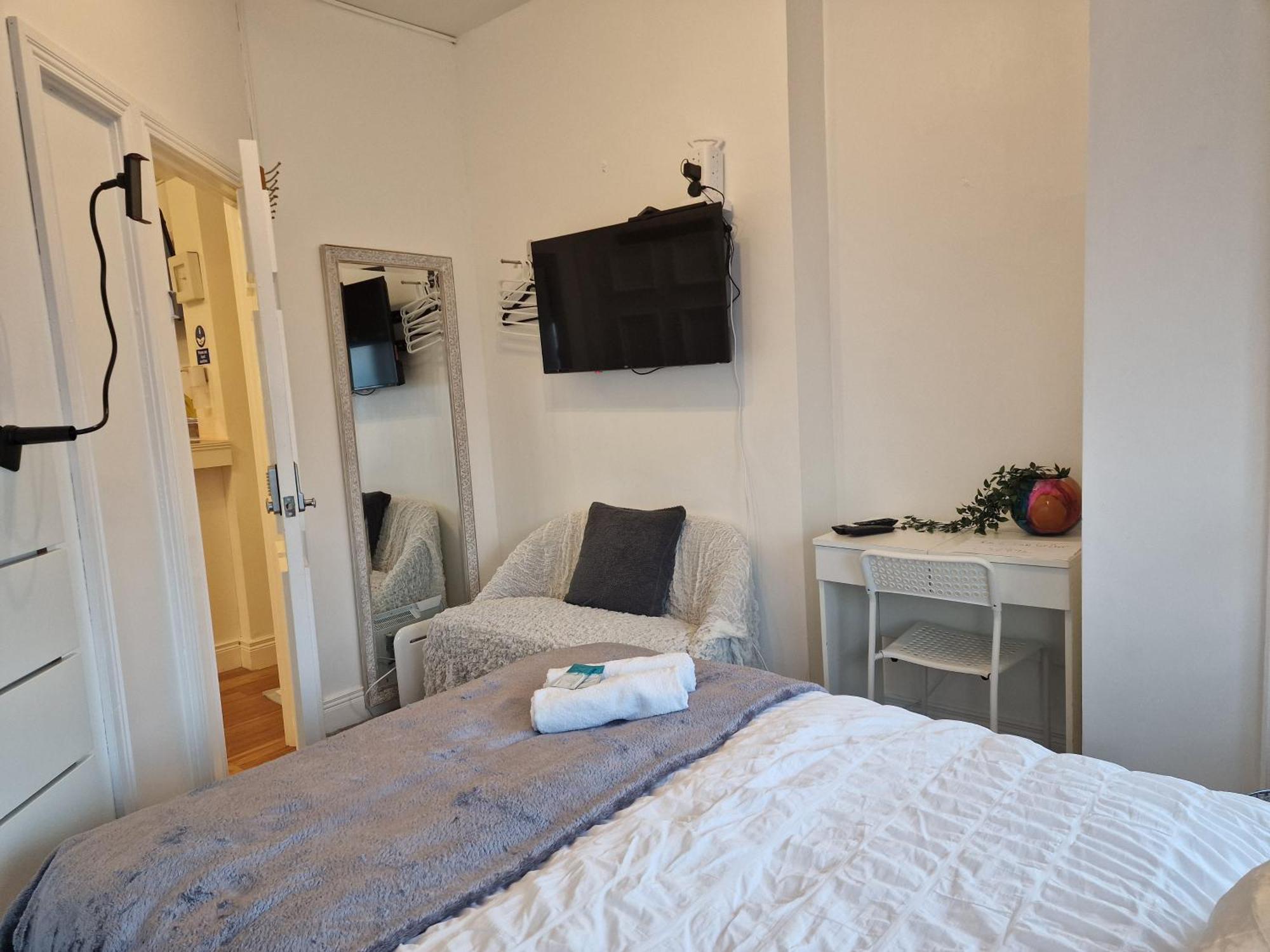 Aunty Katie'S House, Ni Tourist Board Certified & Located On The Main Oldpark Road To Belfast, With Free Continental Breakfast & Free Ultra Fast Sky Internet, Free Sky Sports & Free Sky Cinema, Self-Check In After 10Pm Gmt Vandrarhem Exteriör bild
