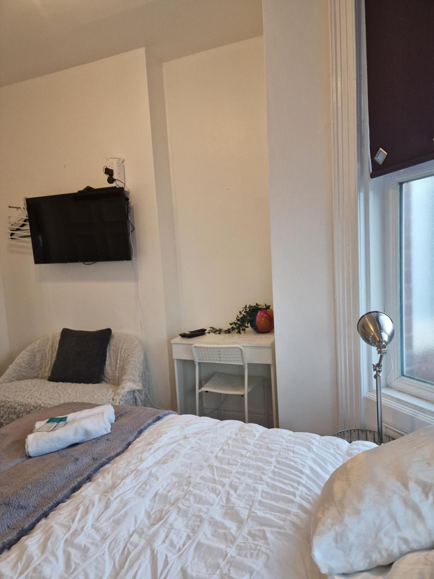 Aunty Katie'S House, Ni Tourist Board Certified & Located On The Main Oldpark Road To Belfast, With Free Continental Breakfast & Free Ultra Fast Sky Internet, Free Sky Sports & Free Sky Cinema, Self-Check In After 10Pm Gmt Vandrarhem Exteriör bild